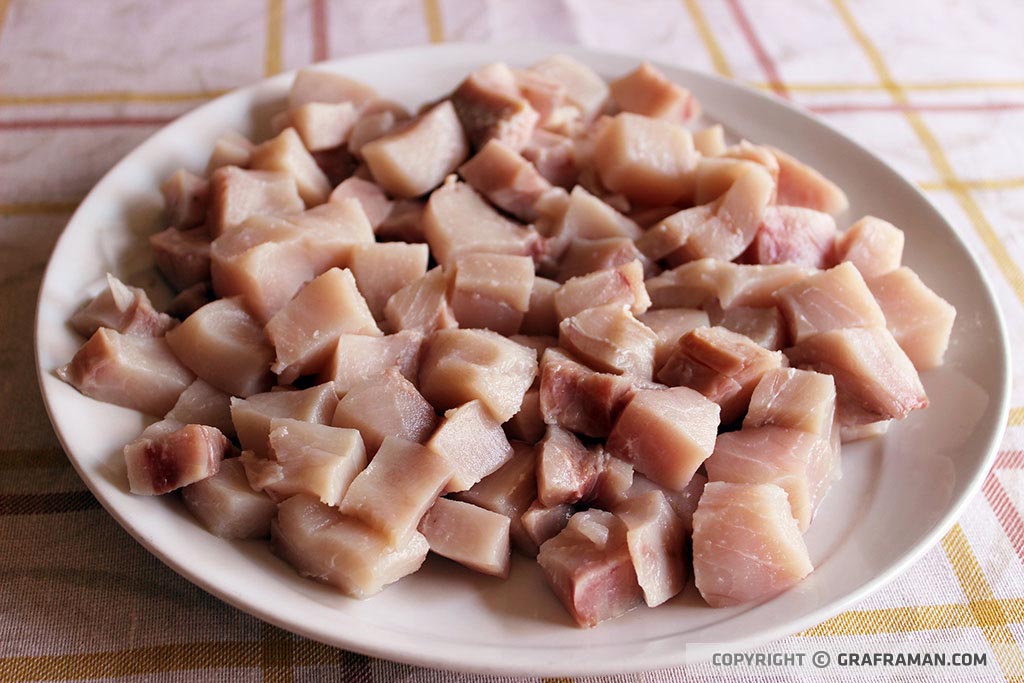 Calamarata con pesce spada, melanzane e pomodorini