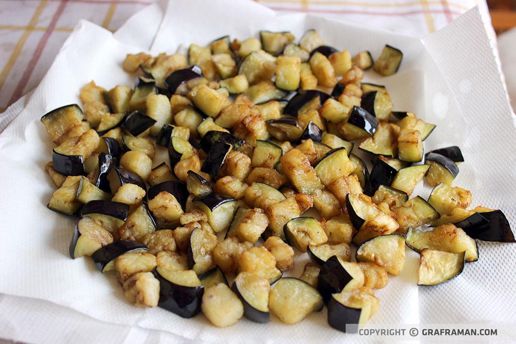 Calamarata con pesce spada, melanzane e pomodorini