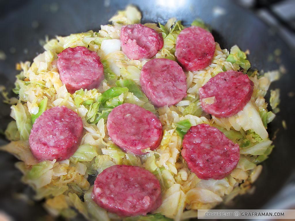 Cotechino con verze e crema di lenticchie