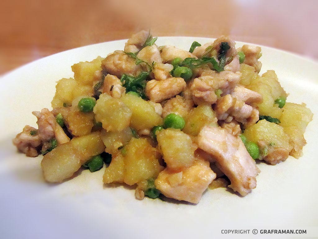 Dadolata di pollo con patate e piselli