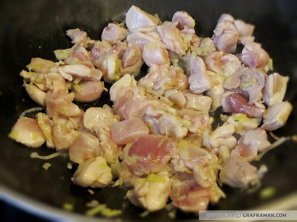 Dadolata di pollo con patate e piselli