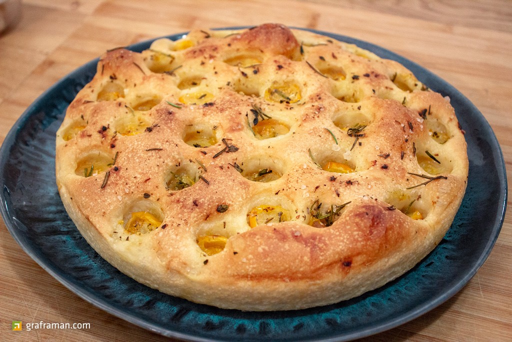 Focaccia con pomodorini gialli