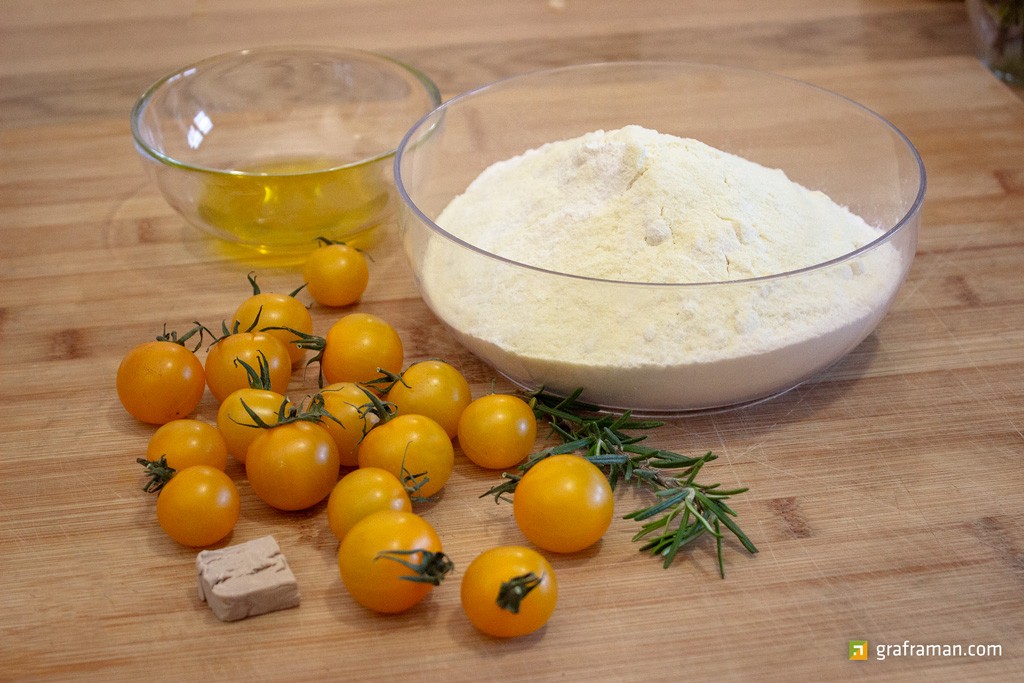 Focaccia con pomodorini gialli