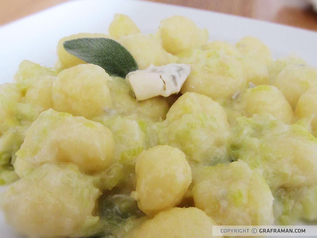 Gnocchi con porro e gorgonzola