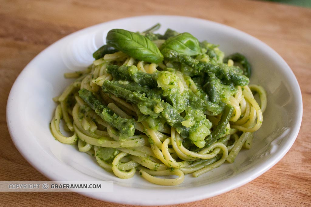 Linguine al pesto con patate e fagiolini