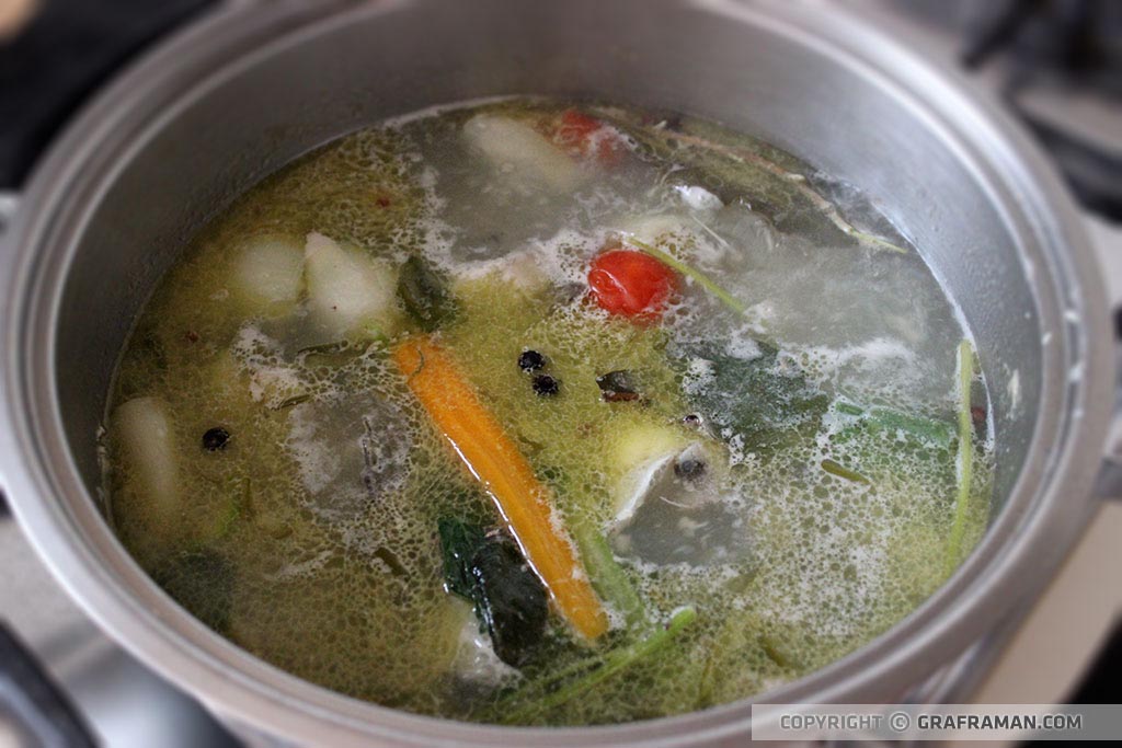 Orata in bellavista su letto di patate e crema di piselli