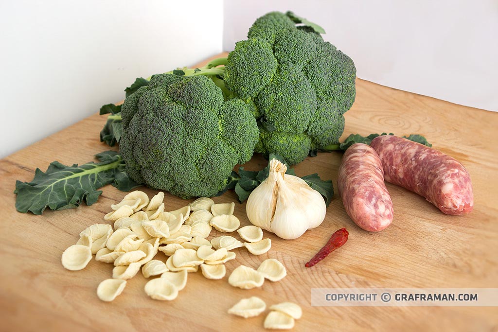 Orecchiette con broccoli e salsiccia