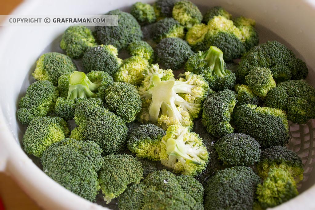 Orecchiette con broccoli e salsiccia