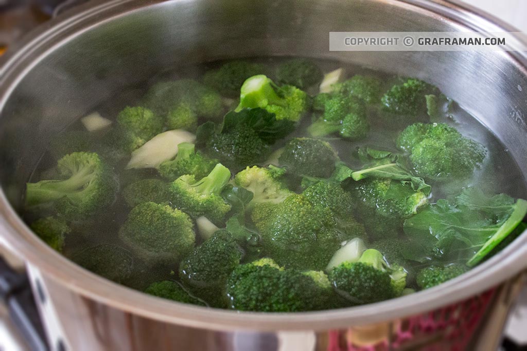 Orecchiette con broccoli e salsiccia