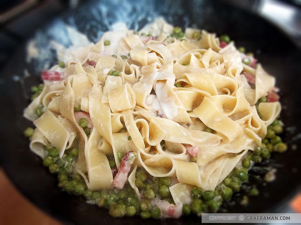 Pappardelle con pancetta e piselli