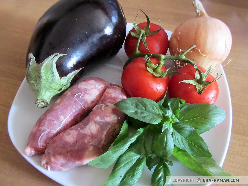 Pasta fresca con salsiccia e melanzane