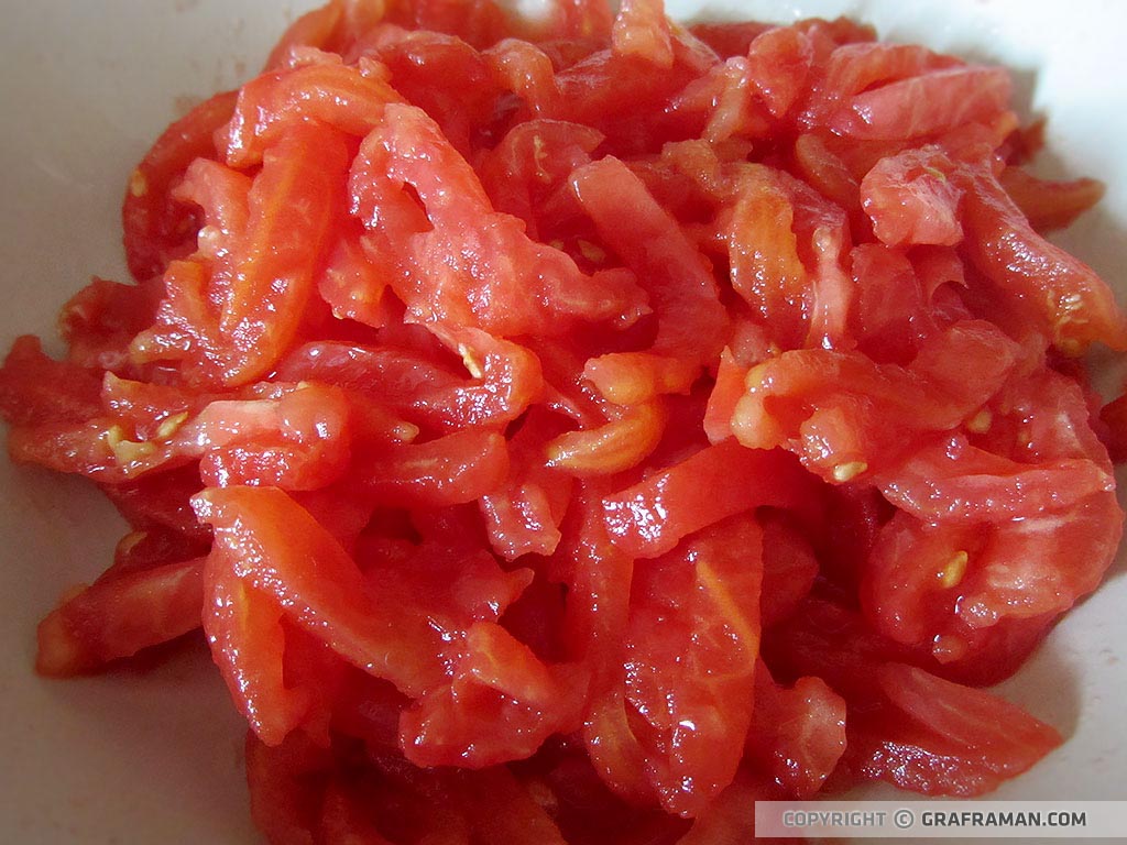 Pasta fresca con salsiccia e melanzane