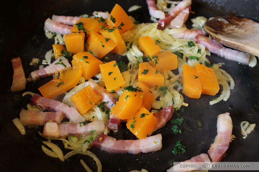 Pasta con crema di zucca, pancetta e gorgonzola