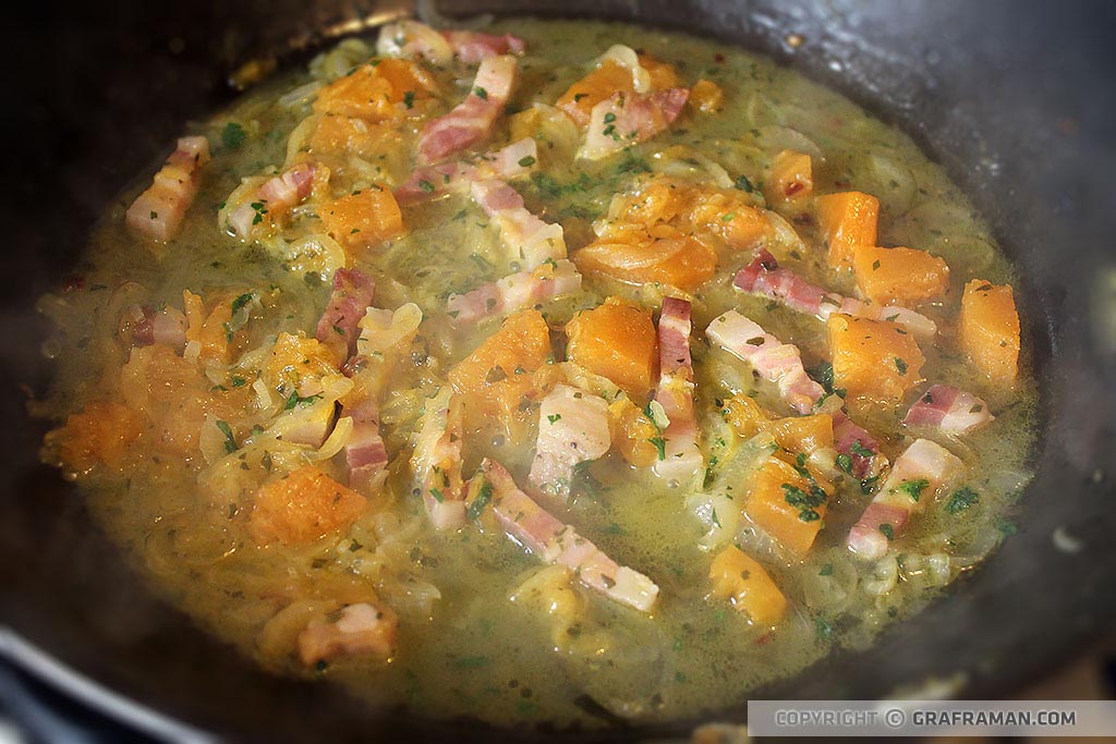 Pasta con crema di zucca, pancetta e gorgonzola