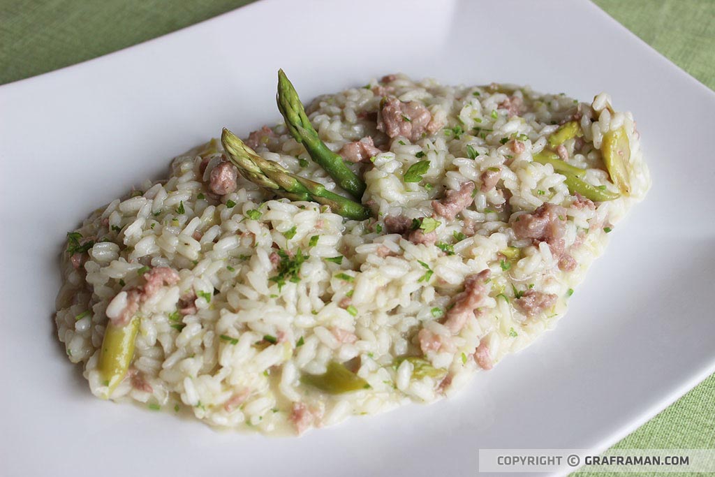 Risotto con asparagi e salsiccia