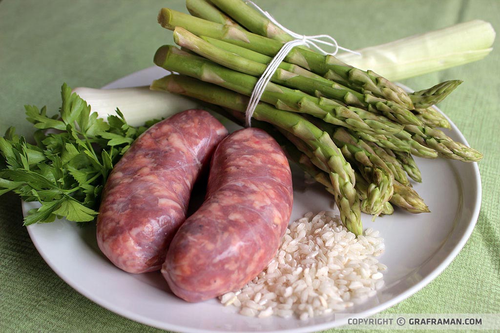 Risotto con asparagi e salsiccia