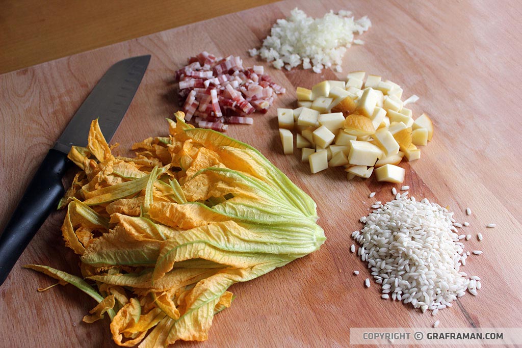 Risotto con fiori di zucca, pancetta e provola affumicata