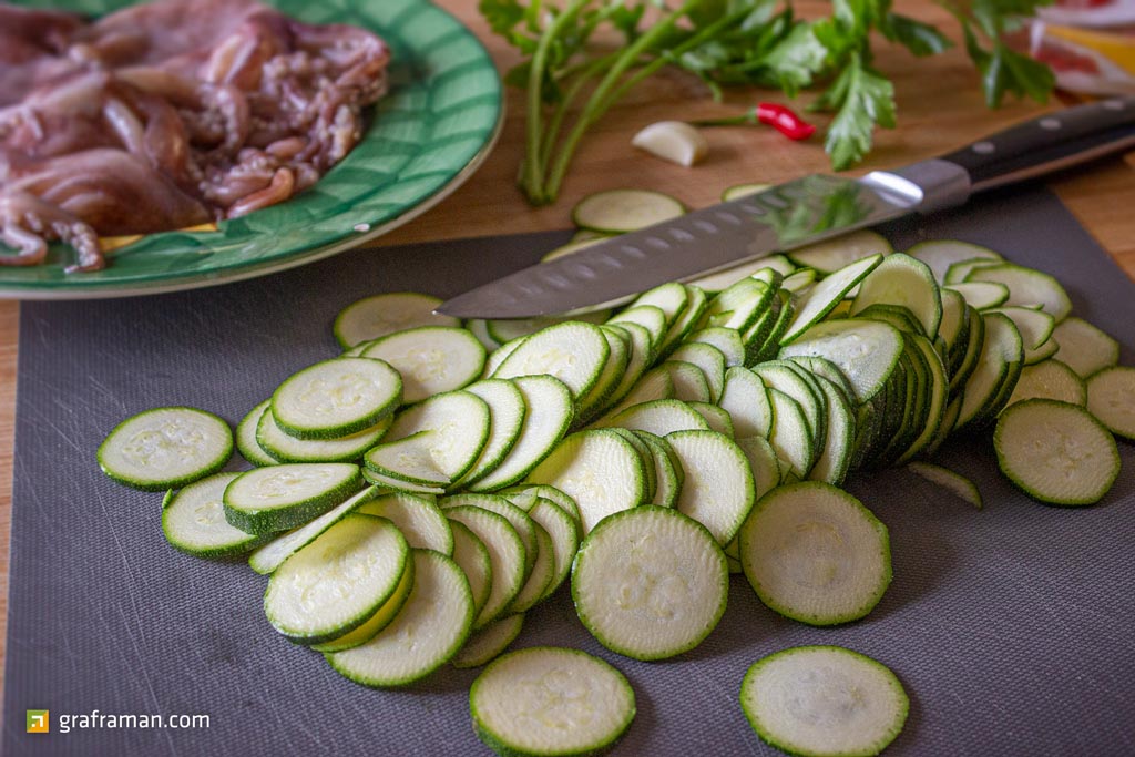 Spaghetti totani, zucchine e zafferano