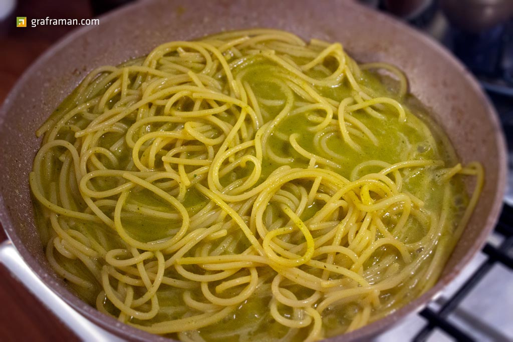 Spaghetti totani, zucchine e zafferano