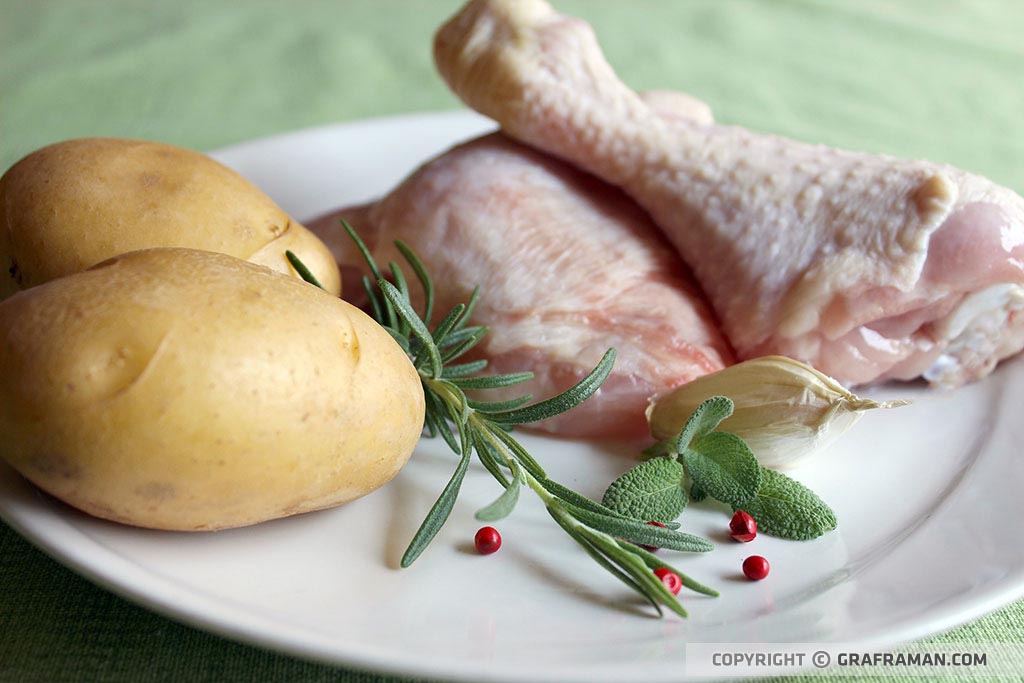 Teglia di pollo e patate al forno