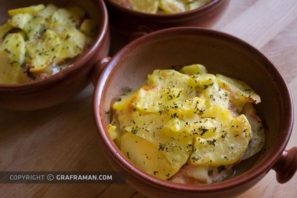 Tegamino di salmone, patate e provola