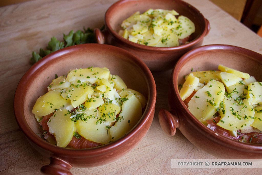 Tegamino di salmone, patate e provola