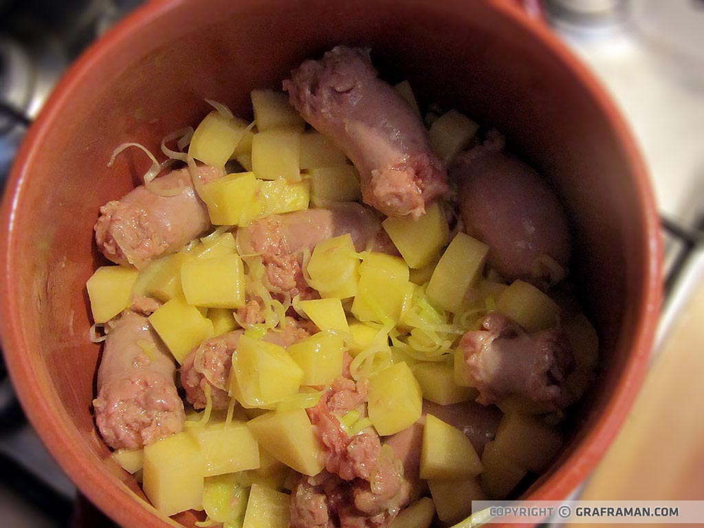 Zuppa di verze e patate con bocconcini di salsiccia