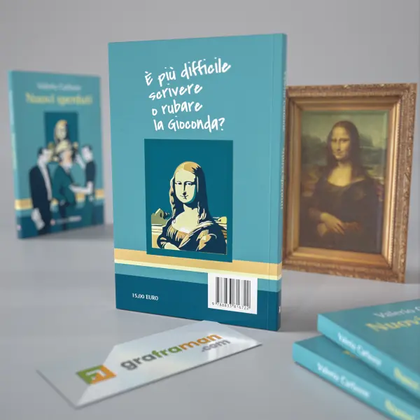 Rendering 3D ravvicinato del retro copertina di "Nuovi sperduti" con testo di quarta, accanto alla riproduzione incorniciata della Gioconda - Graframan
