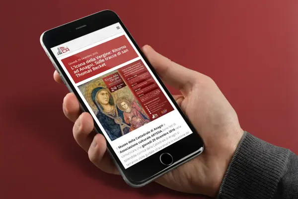 Pagina di un articolo del sito su smartphone, dedicato al ritorno dell’Icona della Vergine ad Anagni sulle tracce di san Thomas Becket - Graframan